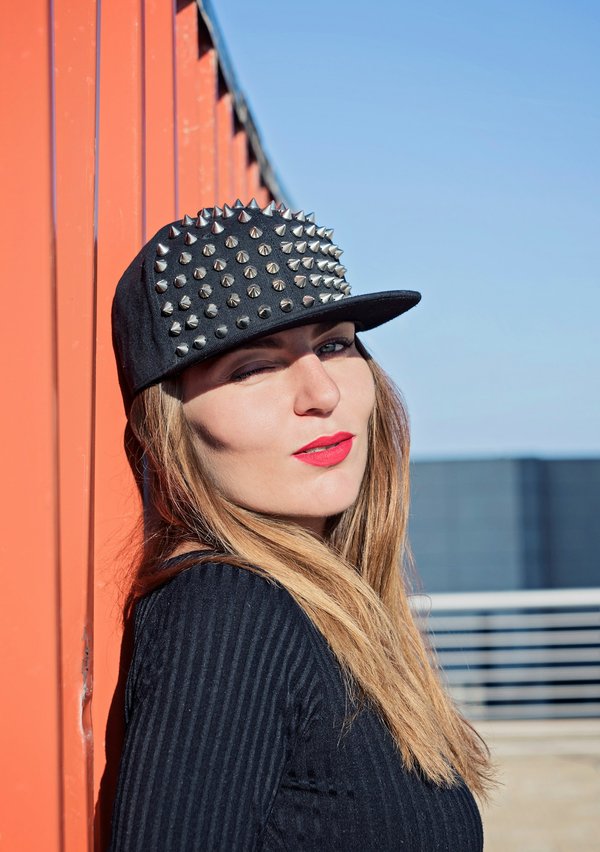 Comment réaliser un maquillage des yeux effet paillettes pour une soirée glamour ?